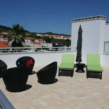 Daire Clerigo - By Sch