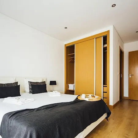 Clerigo - By Sch Daire São Martinho do Porto